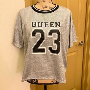 Forever 21 boxy flowy crop top graphic 23 queen shimmer silver shiny shirt XL 0X